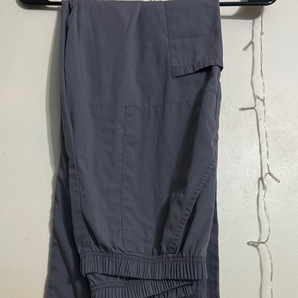 SCRUBS - Picture 3 of 6